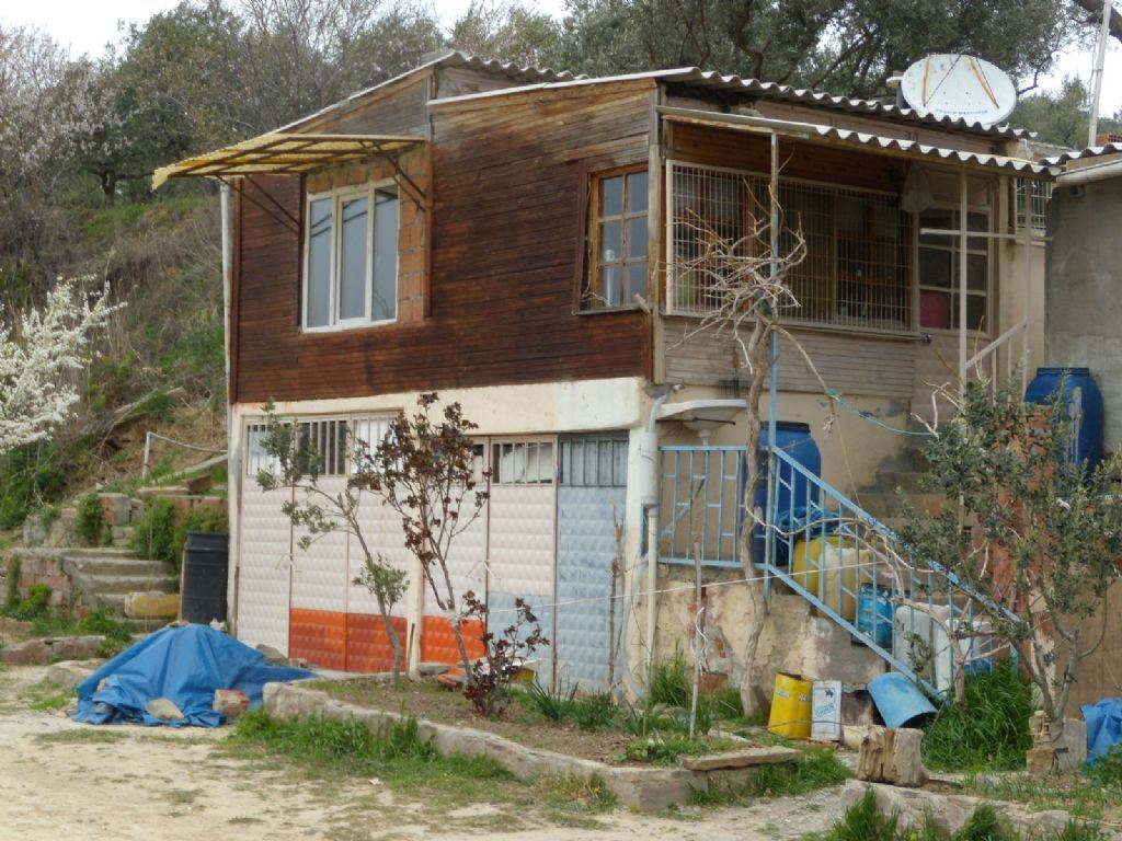 HAYDAR EMLAKTAN HOŞKÖYDE 500 M2 İÇİNDE MÜSTAKİL KÖY EVİ